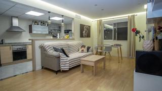 Dúplex a Plaza Castelar - Mercado Central. Dúplex seminuevo con amplia terraza junto a gran avenida