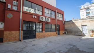 Maison à Petrer. Casa planta baja  alta zona avd. madrid de petrer