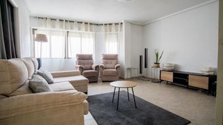 Appartamento in Fraternidad. Piso en venta en la zona de farola, gran avenida de elda