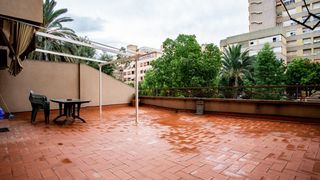 Pis a Plaza de Toros-Avenida Chapí-Trinquete. Piso en elda, con amplia terraza y vistas a parque y jardín