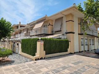 Casa a Centro. Bungalow esquina, gran playa