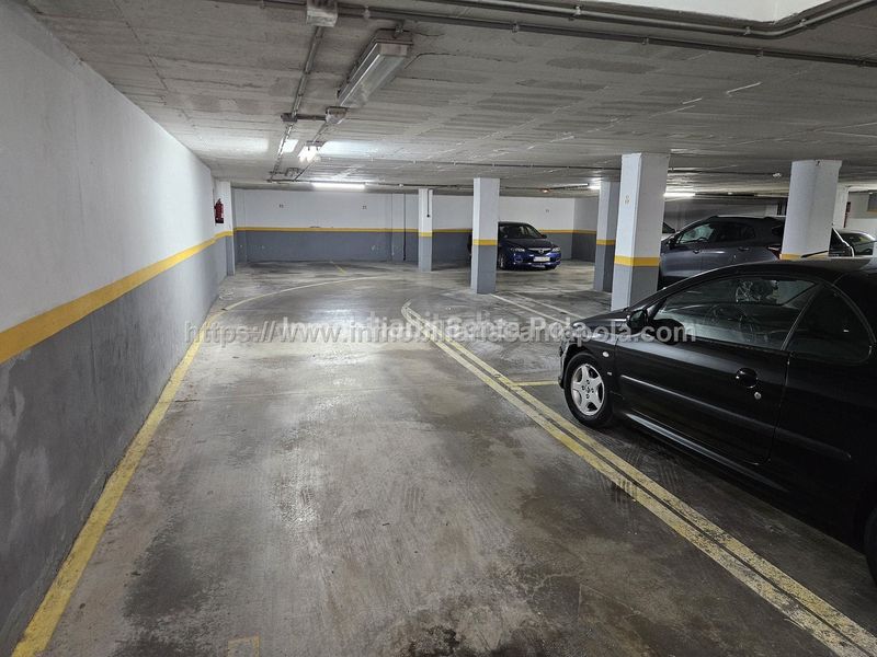 Foto ceb4b4a2-445c-418f-b7e0-03e5b4f647b7. Aparcament cotxe a Centro Santa Pola