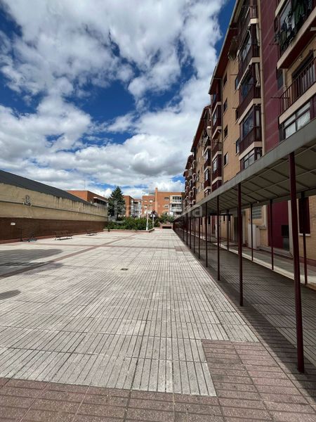 Piso urbanizacion en la zona de Canillejas, piso de tres dormitorios, dos baños, 2 terracitas y garaje. en Madrid - Imagen 6