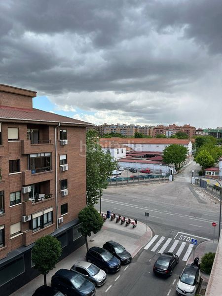 Piso urbanizacion en la zona de Canillejas, piso de tres dormitorios, dos baños, 2 terracitas y garaje. en Madrid - Imagen 26
