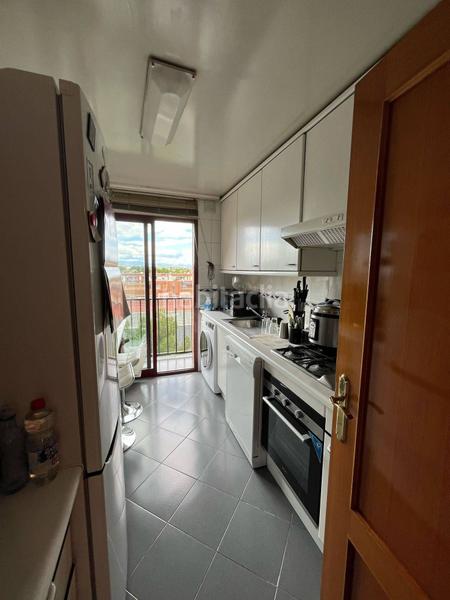 Foto d1880d3d-d471-49c1-8ea7-61527bf9de88. Pis amb calefacció aparcament a Canillejas Madrid