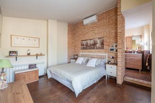 Chalet à Hontoba. Chalet independiente en hontoba 4 dormitorios, 4 baños completos