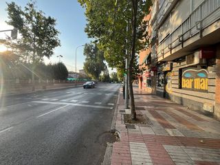 Local Comercial a Canillejas. Se vende local comercial en una de las grandes avenidas de la zo