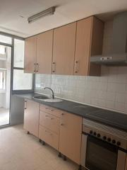 Pis a Arcos. Amplio y acogedor piso en arcos calle aquitania, madrid por 300.