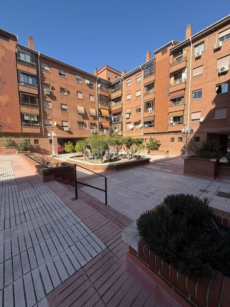 Piso urbanizacion privada en la zona de Canillejas 4 dormitorios, 2 baños completos, 2 terrazas, ascensor y garaje. en Madrid - Imagen 53