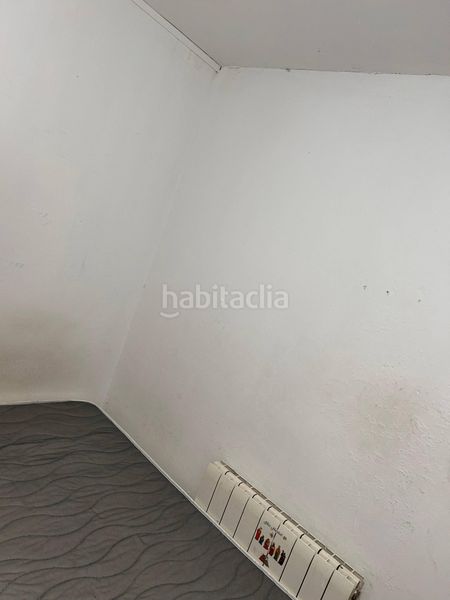 Piso casita adosada en la zona de ascao3 dormitorios, 1 baño con pequeño patio. en Madrid - Imagen 8