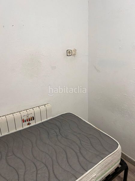 Piso casita adosada en la zona de ascao3 dormitorios, 1 baño con pequeño patio. en Madrid - Imagen 6