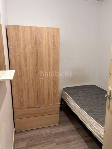 Piso casita adosada en la zona de ascao3 dormitorios, 1 baño con pequeño patio. en Madrid - Imagen 7