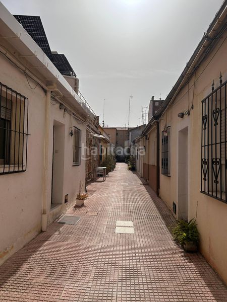 Piso casita adosada en la zona de ascao3 dormitorios, 1 baño con pequeño patio. en Madrid - Imagen 2