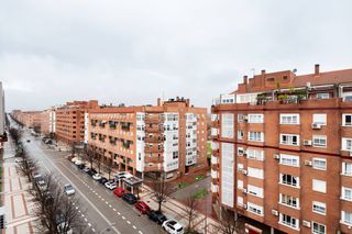 Pis a Rosas - Musas. Las rosas  urbanización privada  3dormitorios antes 4   garaje y