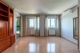 Flat in Hellín. Oportunidad en la zona de hellin 4 dormitorios, 2 baños, con 2 t