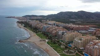 Appartamento in Costa Marfil. Residencial consta marfilpiso amueblado de dos dormitorios, asce