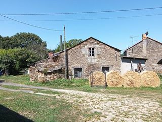 Country house in Aranga. Caserio para inversores 70.000, oportunidad unica en la zona de