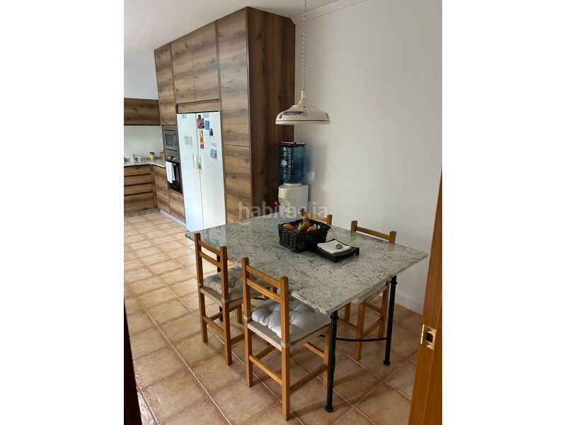 Foto 10685c56-b6ae-41e5-905c-21ca0ae86bee. Casa amb aparcament a Carpesa Valencia