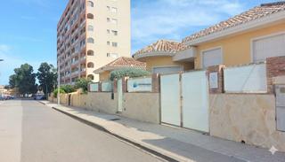 Xalet a Calle rio bidasoa-playa honda 22. Se vende chalet de 4 dormts, 2 baños en playa honda, murcia  ide