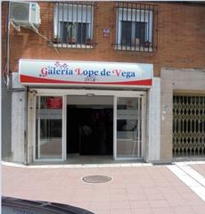 Local Comercial a La Alhóndiga. Se vende local de 47 m2 en la galeria lope de vega, en getafe, d