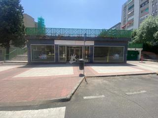 Business premise in Centro. Local comercial de 137m2 con almacen en sotano de 286m2 en fuenl