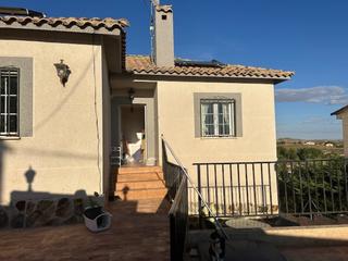 Maison à Colmenar de Oreja. Chalet independiente en urbanización balcón del tajo oeste  colm