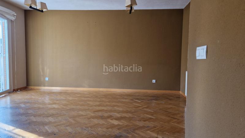 Foto 225f0a81-a2e3-471d-ad2e-d27abc8c7aac. Casa venta de chalet en Fuentebella-San Fermín-El Leguario Parla