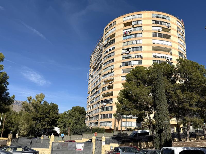 Foto 1f41ccf3-4043-4df9-b417-22154b45af3b. Flat with heating pool in Playa Poniente Benidorm