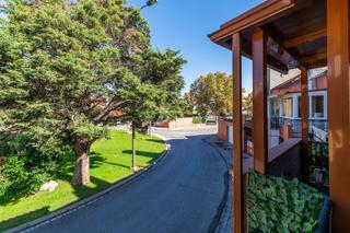 Doppelhaus in Sector 3. Chalet en esquina de 243 m2 en 4 plantas y patio de aprox. 85 m2