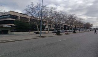 Büro in Polígono Industrial Sur. Oficina con 2 plazas de garaje en el consolidado parque empresar