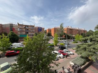 Miete Büro in Juan de la Cierva. Oh!key servicios inmobiliarios alquila amplia oficina en plena a