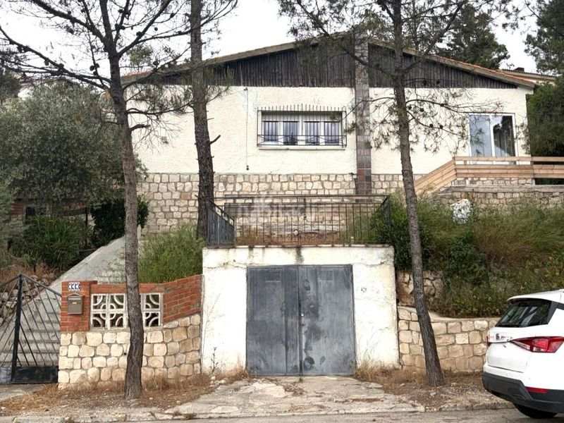 Foto a788f14e-1165-4a78-9682-852edbfec979. Casa amb calefacció aparcament piscina a Chinchón