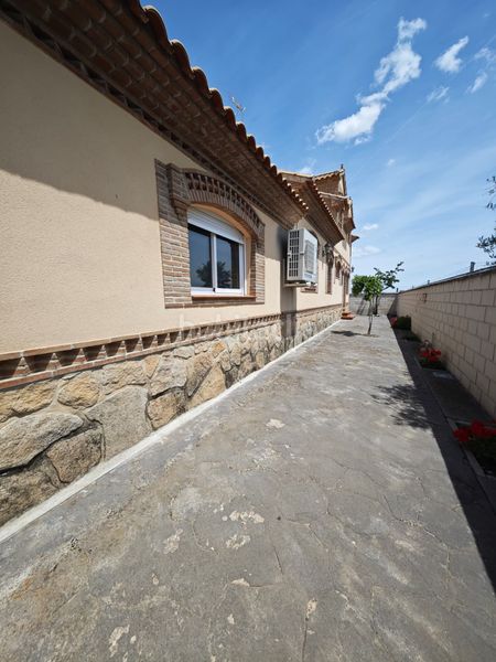 Foto 4f559782-bedd-47f8-8d6d-286eac216c66. Casa amb calefacció aparcament piscina a Escalona
