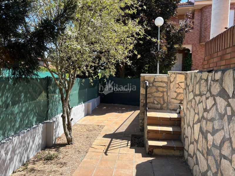 Foto d7df295e-6dcf-4f00-9590-dc76e4aca328. Casa amb calefacció aparcament piscina a Onzonilla
