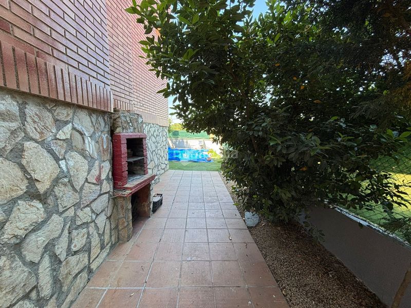Foto e67dc2a1-05bb-4263-b115-904eb6fac645. Casa amb calefacció aparcament piscina a Onzonilla