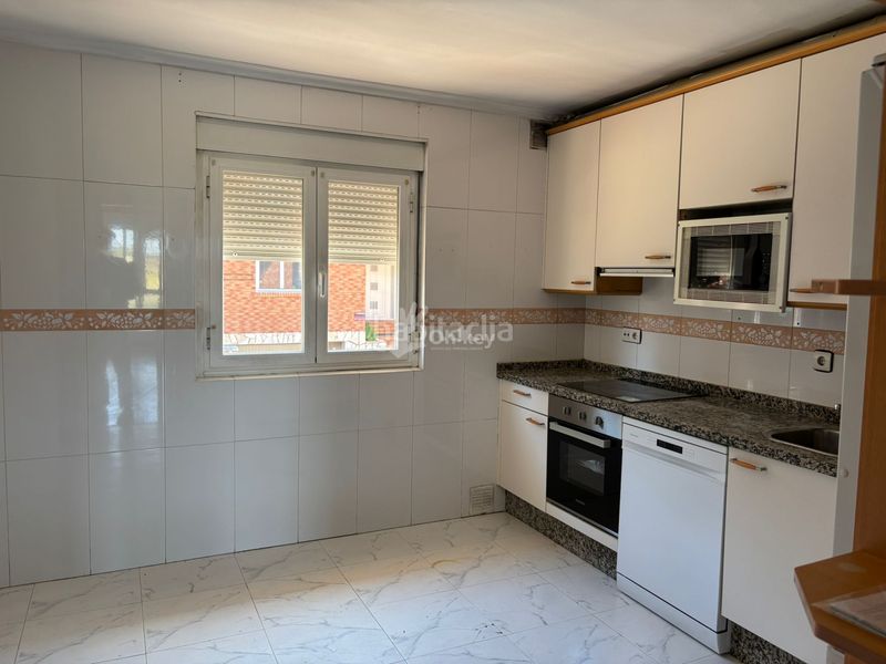 Foto f00423e8-68e2-495b-8c67-996742531872. Casa amb calefacció aparcament piscina a Onzonilla