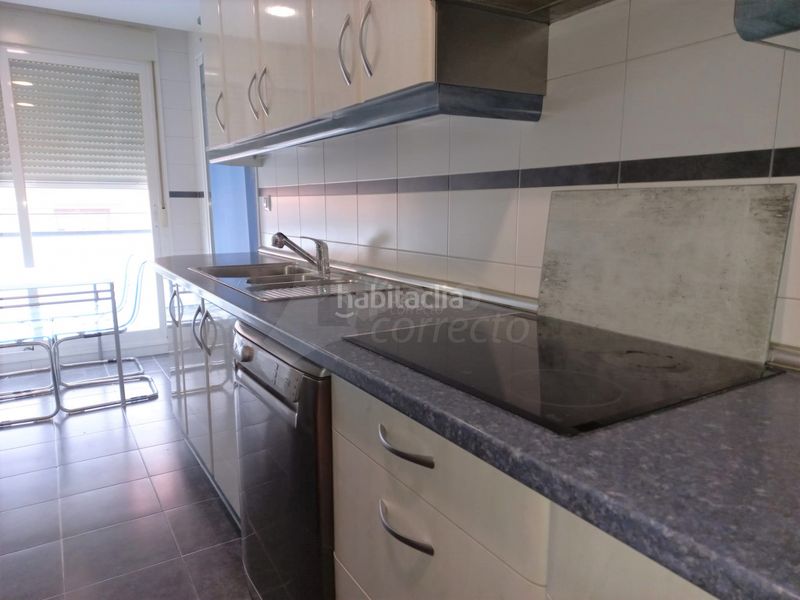 Foto e8ba24df-5e07-4c21-8e82-10e7234bbebc. Pis amb calefacció aparcament piscina a Las Dehesillas-Vereda de los Estudiantes Leganés