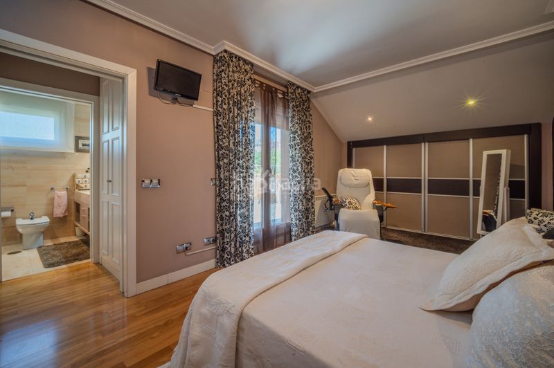 Foto 552179a4-a09c-4d42-b039-76dff1b3cb54. Casa amb aparcament piscina a Centro Rivas - Vaciamadrid