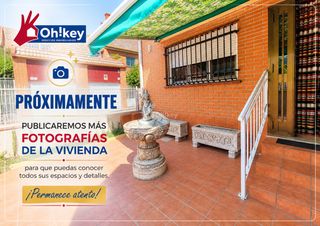 Haus in Sector 3. Magnífico chalet de 3 plantas con buhardilla, jardín y garaje en