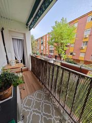 Appartement à Reyes. Piso con terraza y patio en zona reyes  parla
