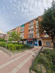 Flat in Reyes. Piso con terraza y patio en zona reyes  parla