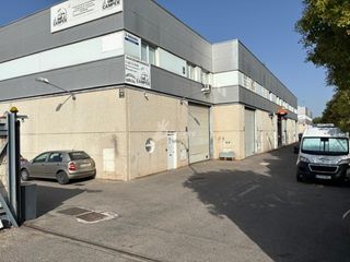 Industrial building in Estación-Parque O´Donnell. Nave industrial en venta en alcalá de henares  almacén logístico