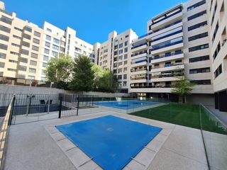 Piso en Ensanche de Vallecas-La Gavia. Magn�fico piso con terraza, garaje, trastero y piscina en el ens