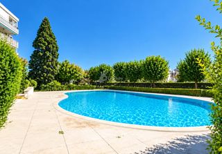 Piso en Villayuventus-Renfe. Piso de 3 dormitorios con terraza, piscina, y trastero en parla