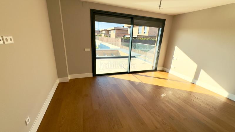 Foto bb9519ec-91cf-4eed-bde4-c5cfee420400. Rent chalet with fireplace heating pool in El Cantizal Rozas de Madrid (Las)