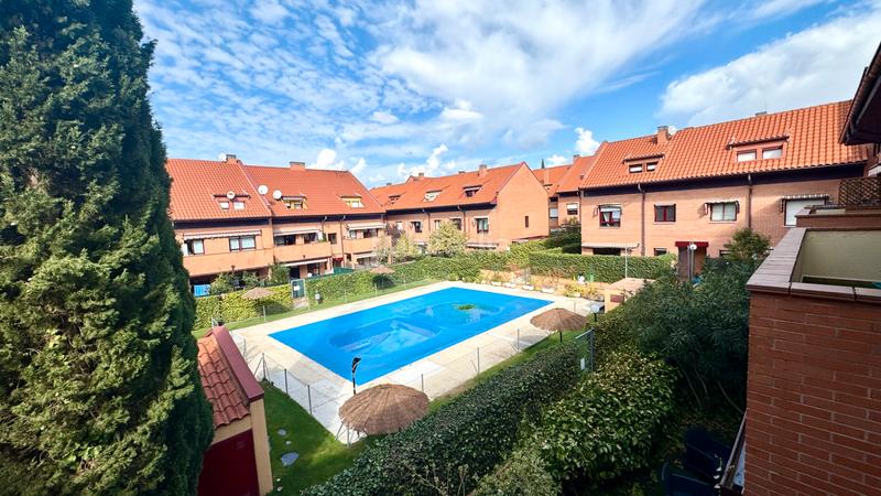 Foto 808ac47d-f230-4362-bb76-08202990ce40. Miete zweistöckige wohnung mit heizung pool in Casco Antiguo Torrelodones