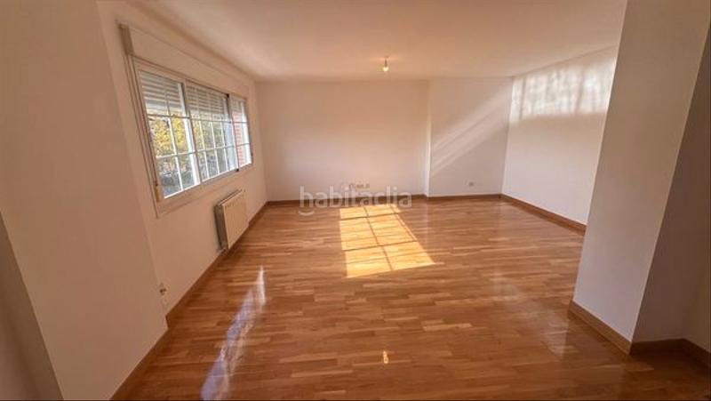 Foto 7ae22288-0871-4f0e-9c7d-f0e048c591ab. Rent duplex with heating parking pool in El Cantizal Rozas de Madrid (Las)