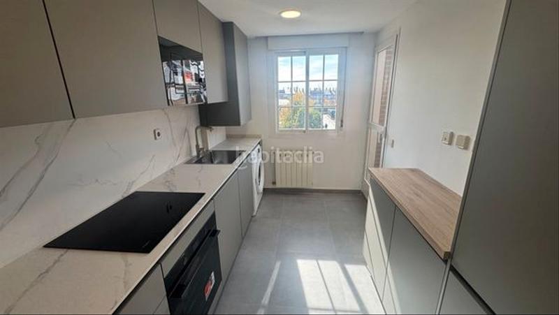 Foto f8679229-64ee-48f8-8bd0-3207fdbe6e82. Rent duplex with heating parking pool in El Cantizal Rozas de Madrid (Las)