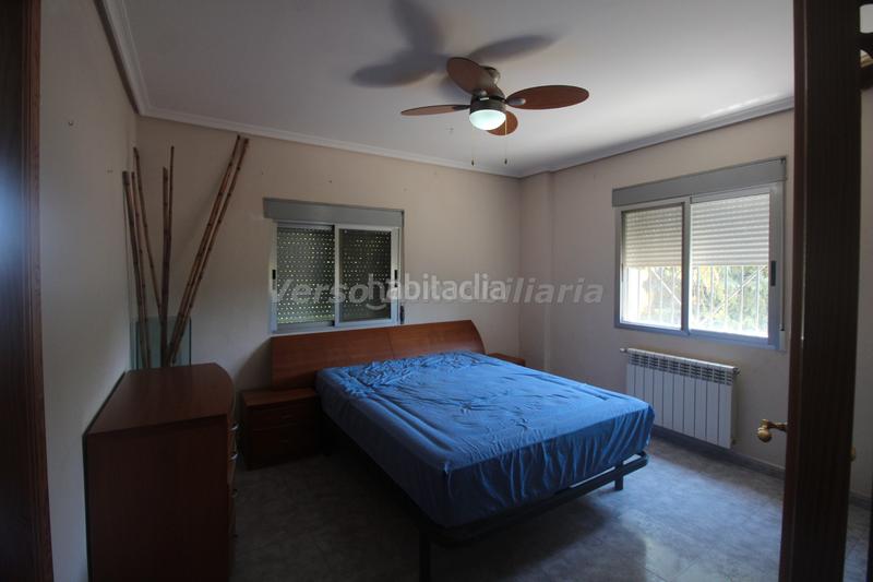 Foto b4cf74ed-e981-4731-8c19-fef69e9db0a4. Chalet bonito chalet en zona La Loma miralcampo () en Chiva