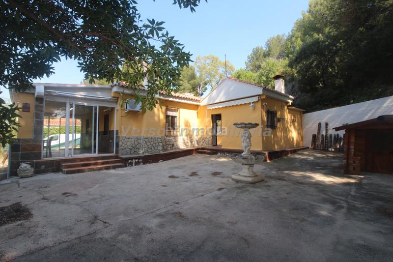 Foto 4d5d86b1-a603-4db1-bed0-ed82b47f468b. Chalet en Godelleta